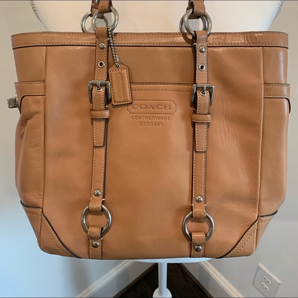 Coach Handbags - COACH LARGE LEATHER VINTAGE SHOULDER BAG TAN